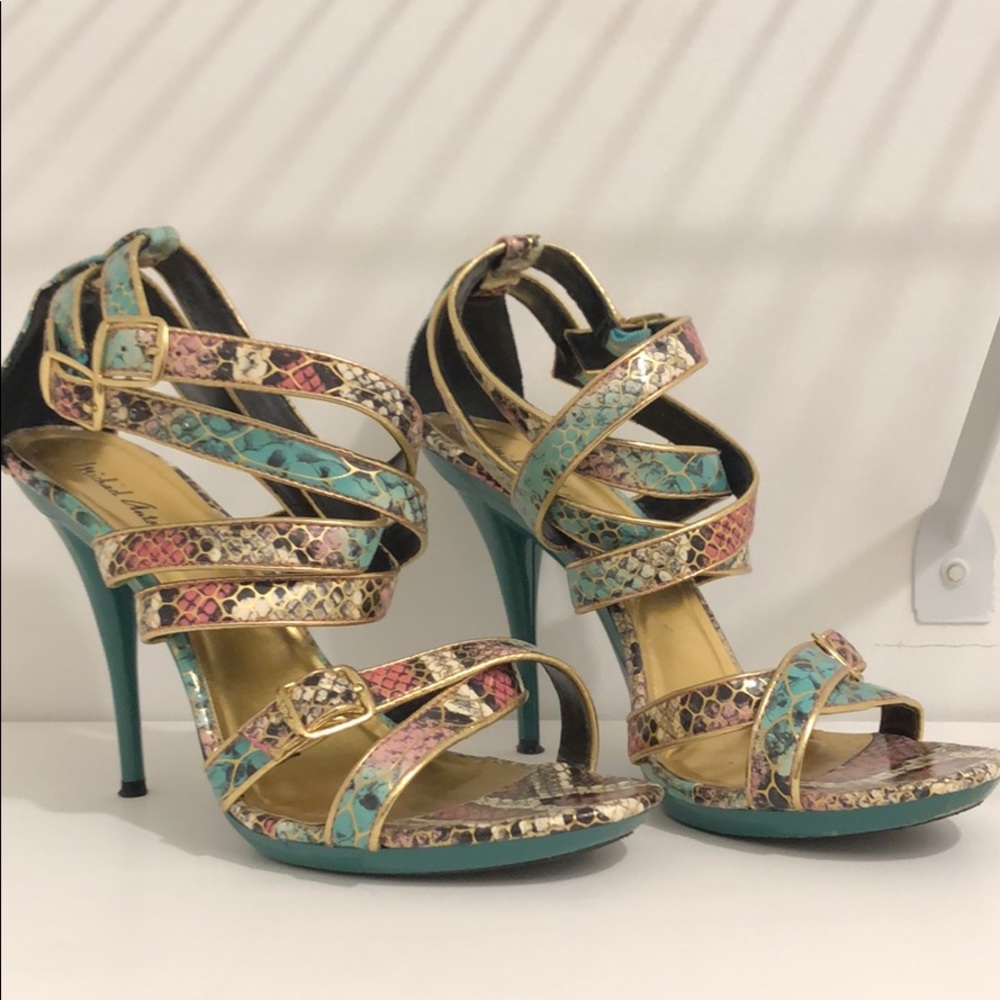 Stylish Python Shoe - Picture 1 of 5